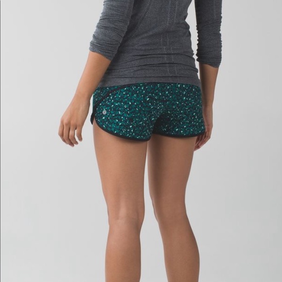 Lululemon speed shorts. Size 6 - Picture 13 of 13